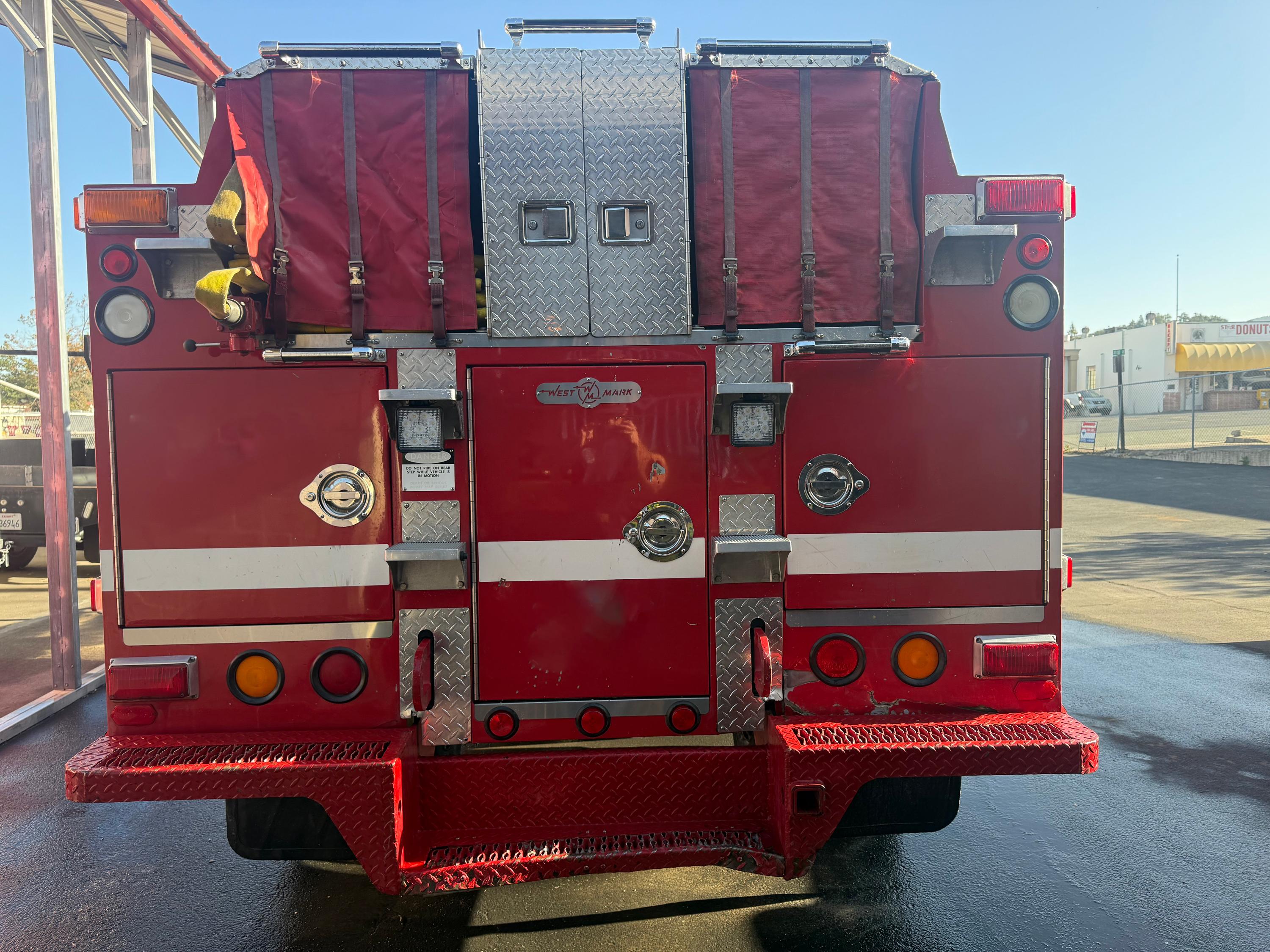 2000 West Mark International 4x4 Pumper - image 4