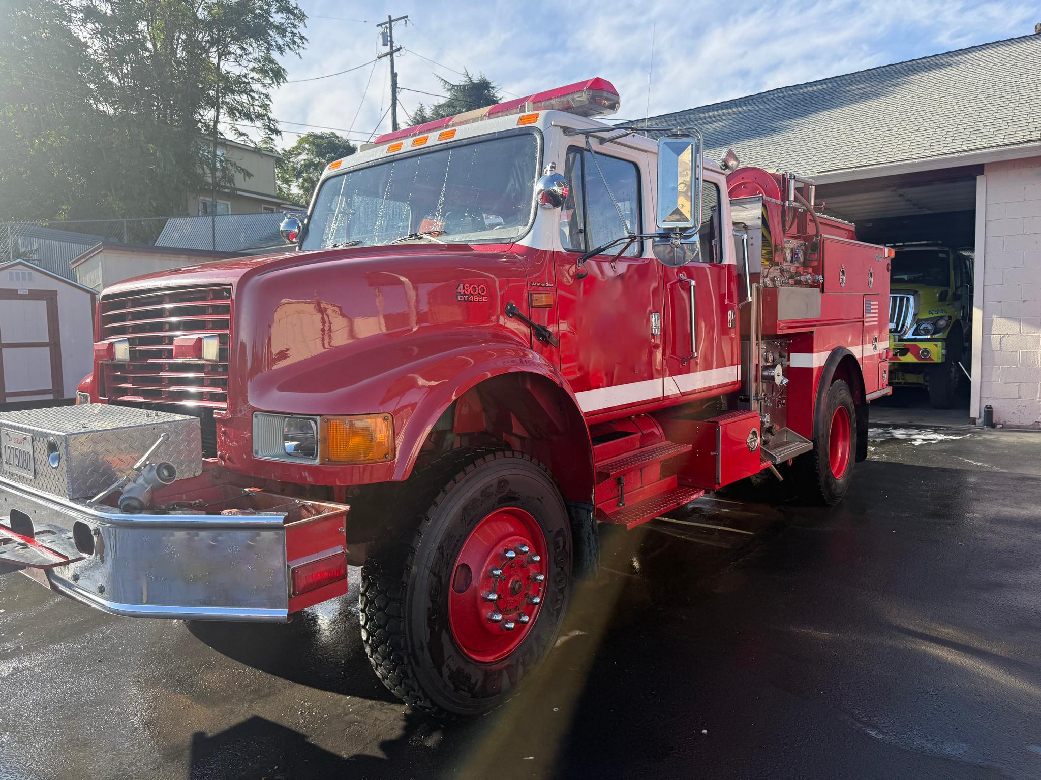 2000 West Mark International 4x4 Pumper - image 2