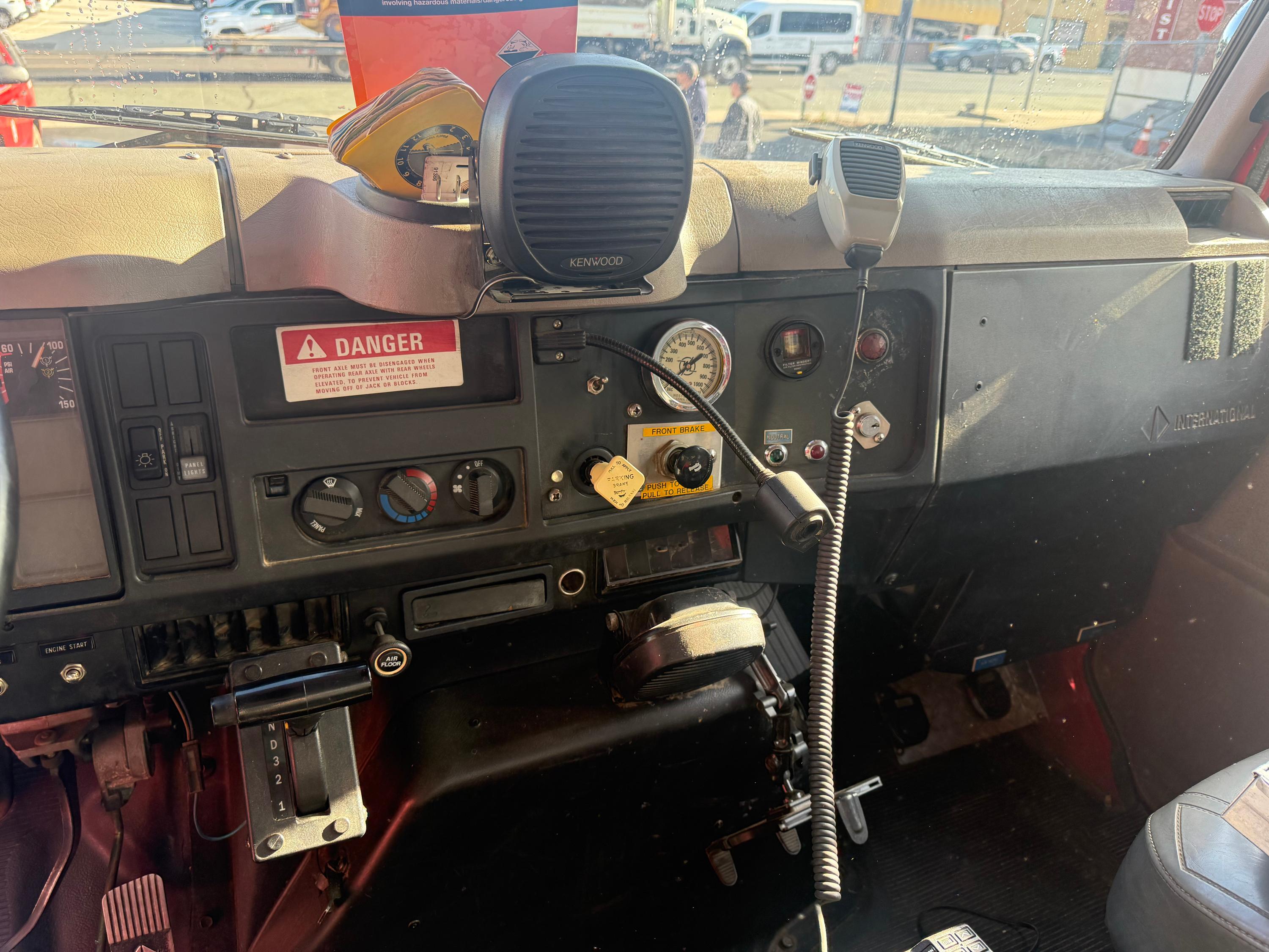 2000 West Mark International 4x4 Pumper - image 9