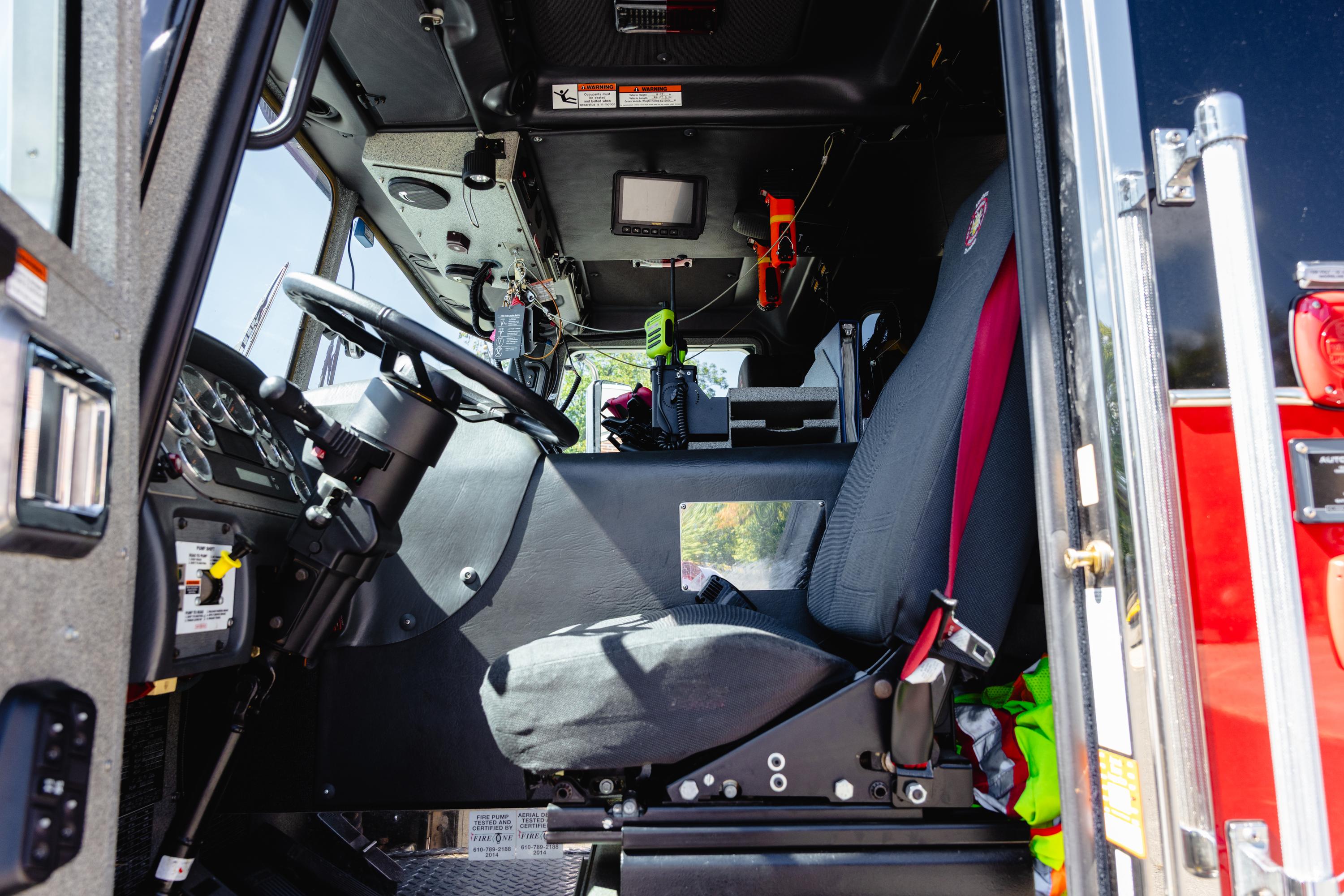 2009 KME Predator Mid-Mount 100' Quint 2000/300 - image 43