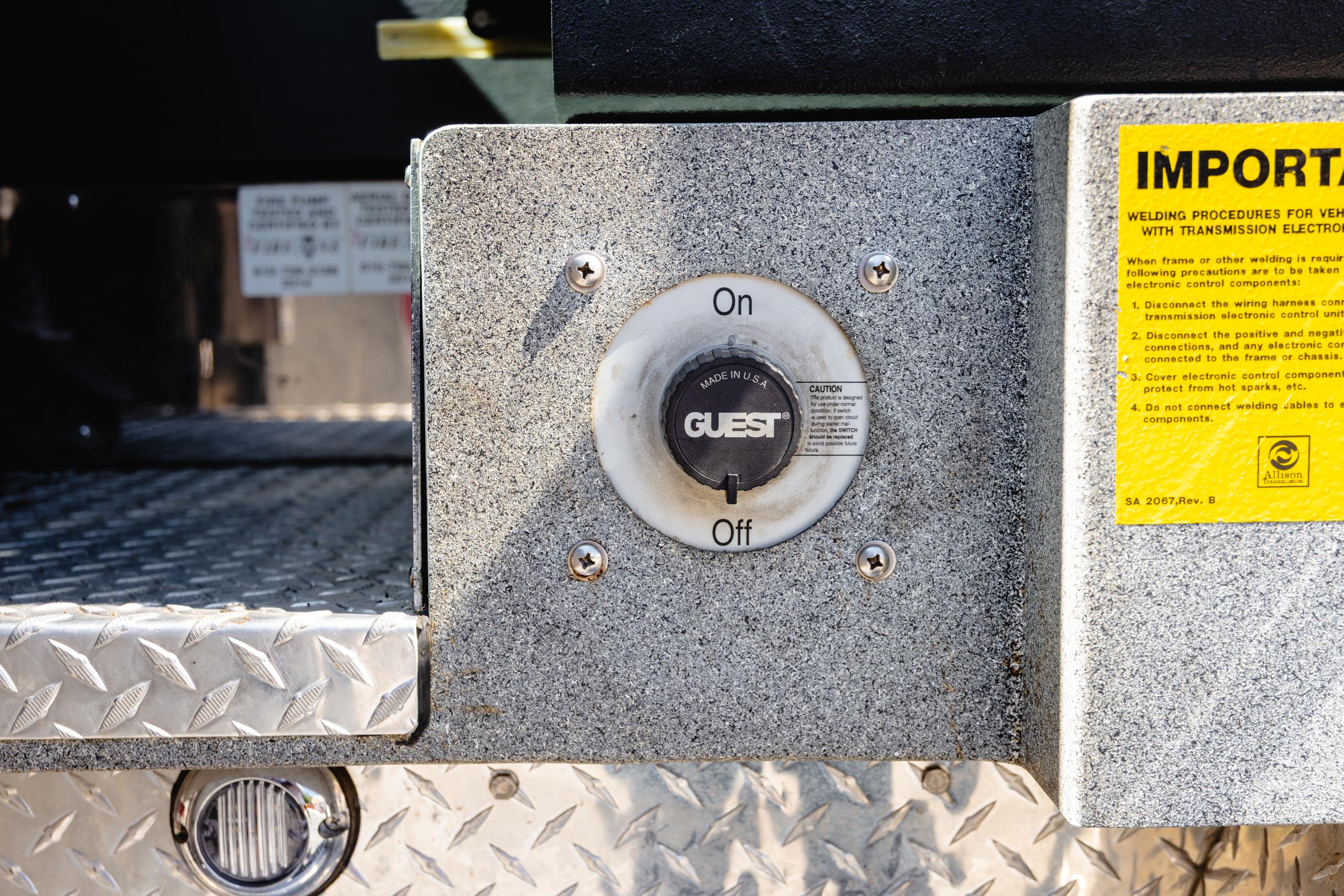 2009 KME Predator Mid-Mount 100' Quint 2000/300 - image 37