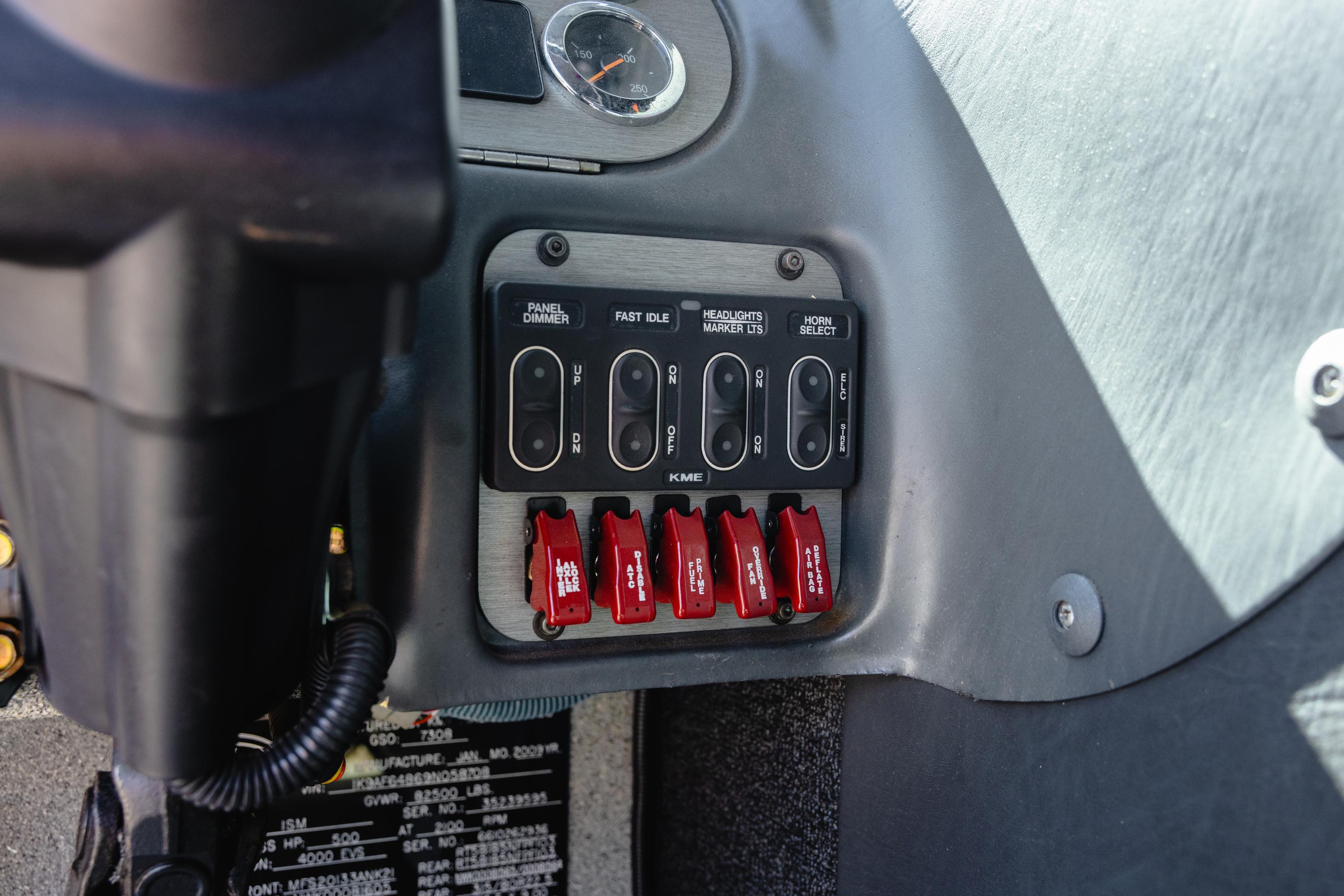 2009 KME Predator Mid-Mount 100' Quint 2000/300 - image 39