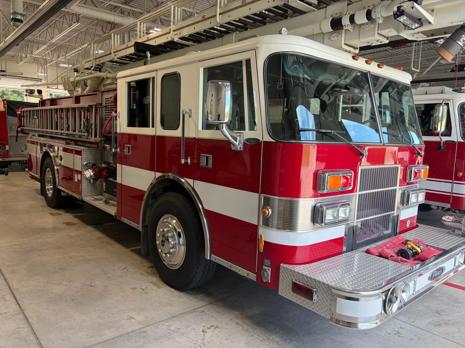 1997 Pierce Saber 65' Telesquirt - image 3