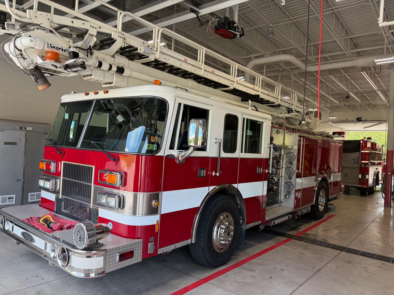 1997 Pierce Saber 65' Telesquirt - image 1