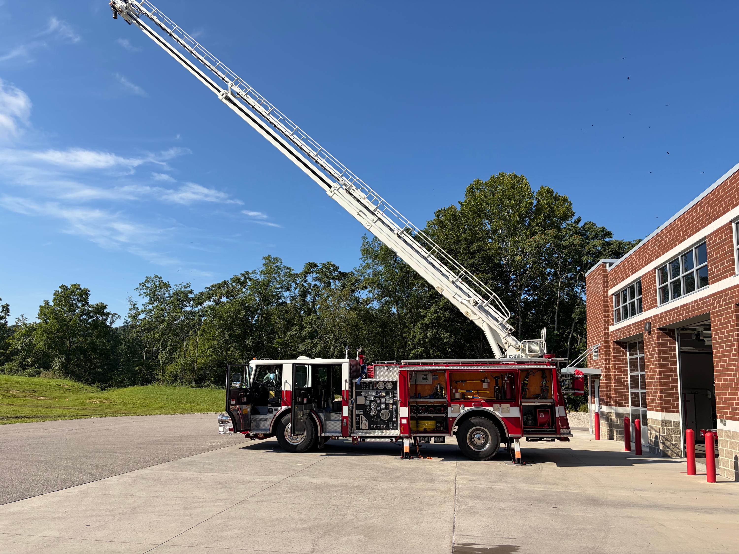 1997 Pierce Saber 65' Telesquirt - image 8