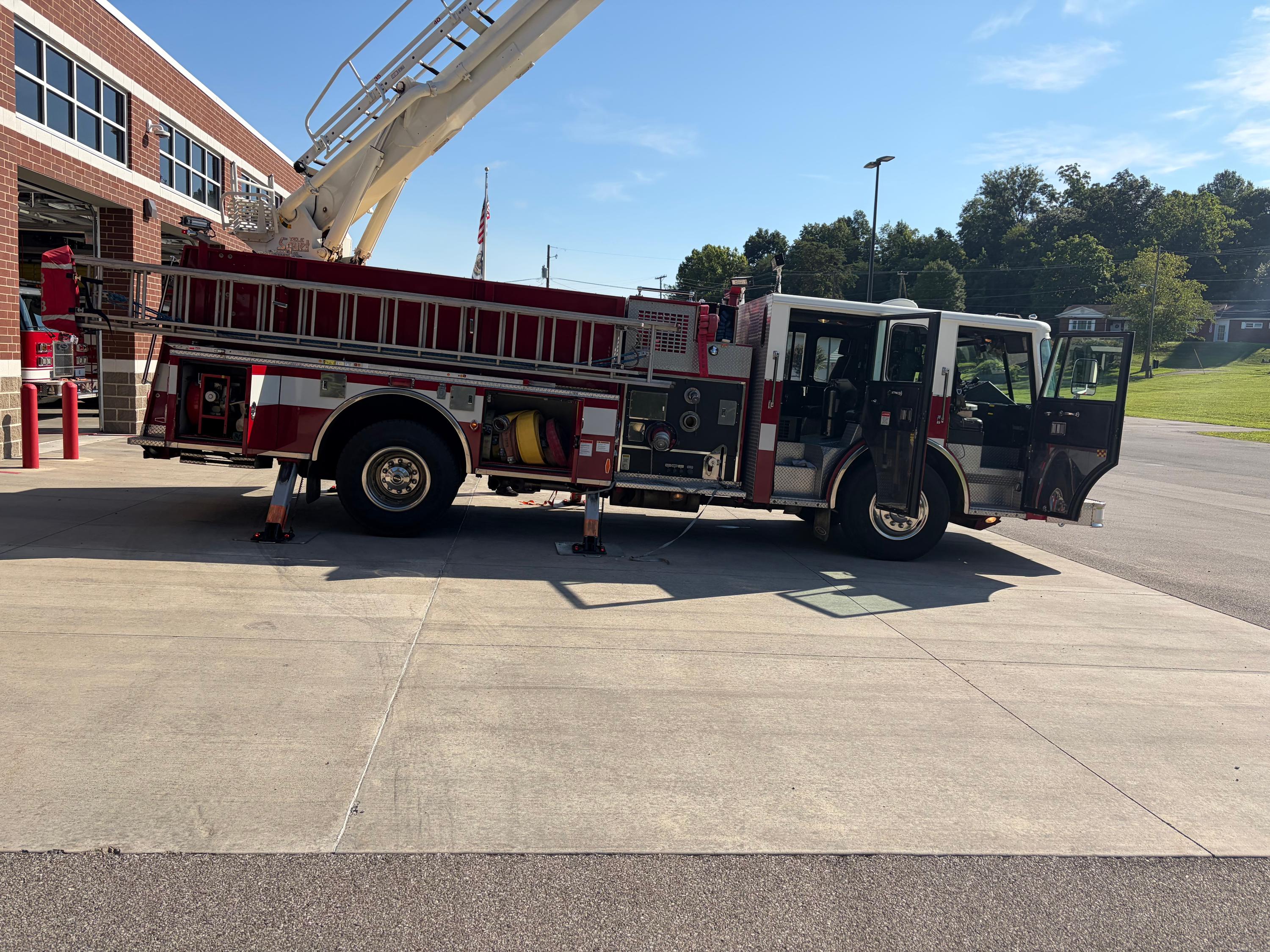 1997 Pierce Saber 65' Telesquirt - image 11