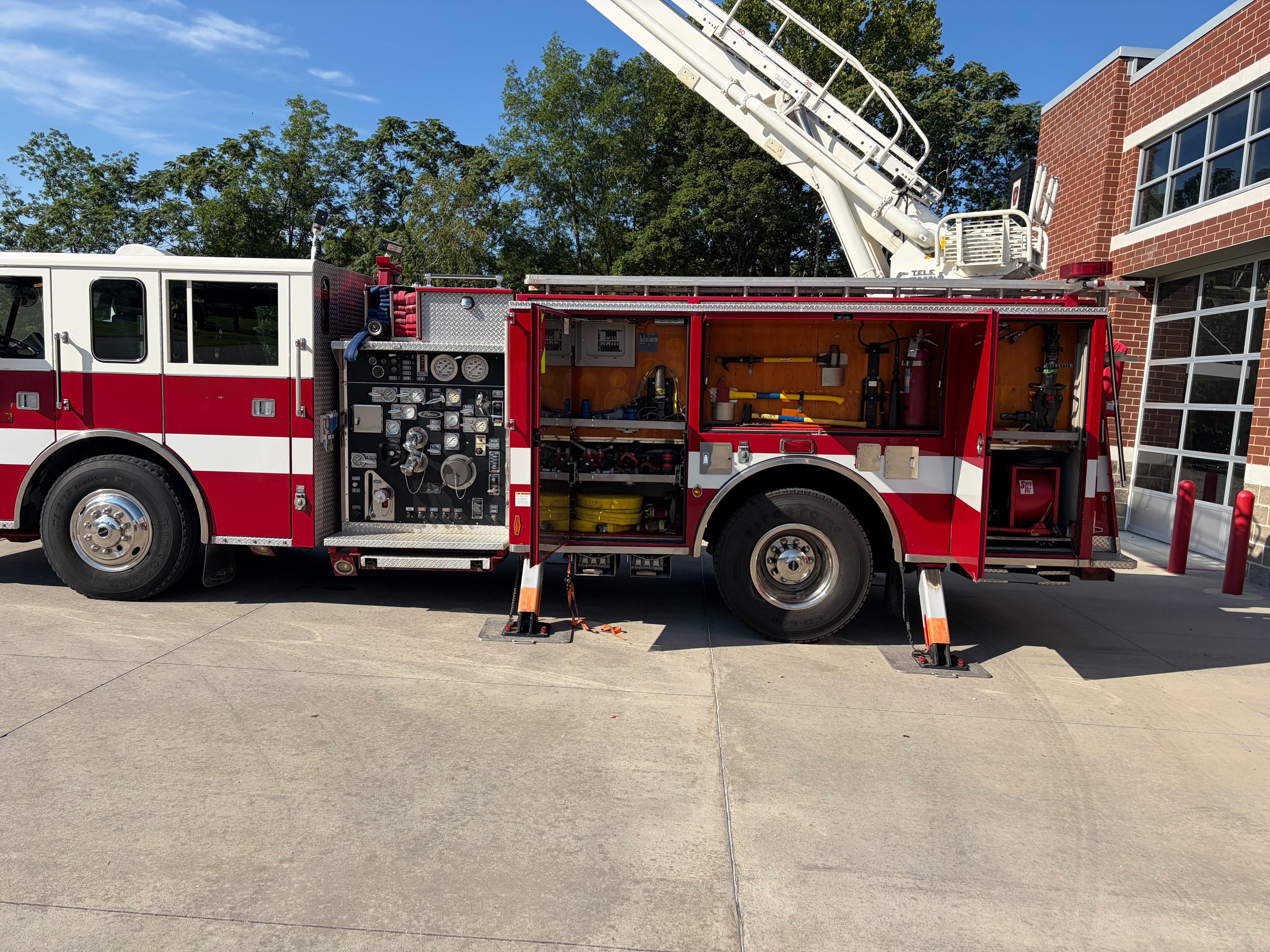 1997 Pierce Saber 65' Telesquirt - image 4