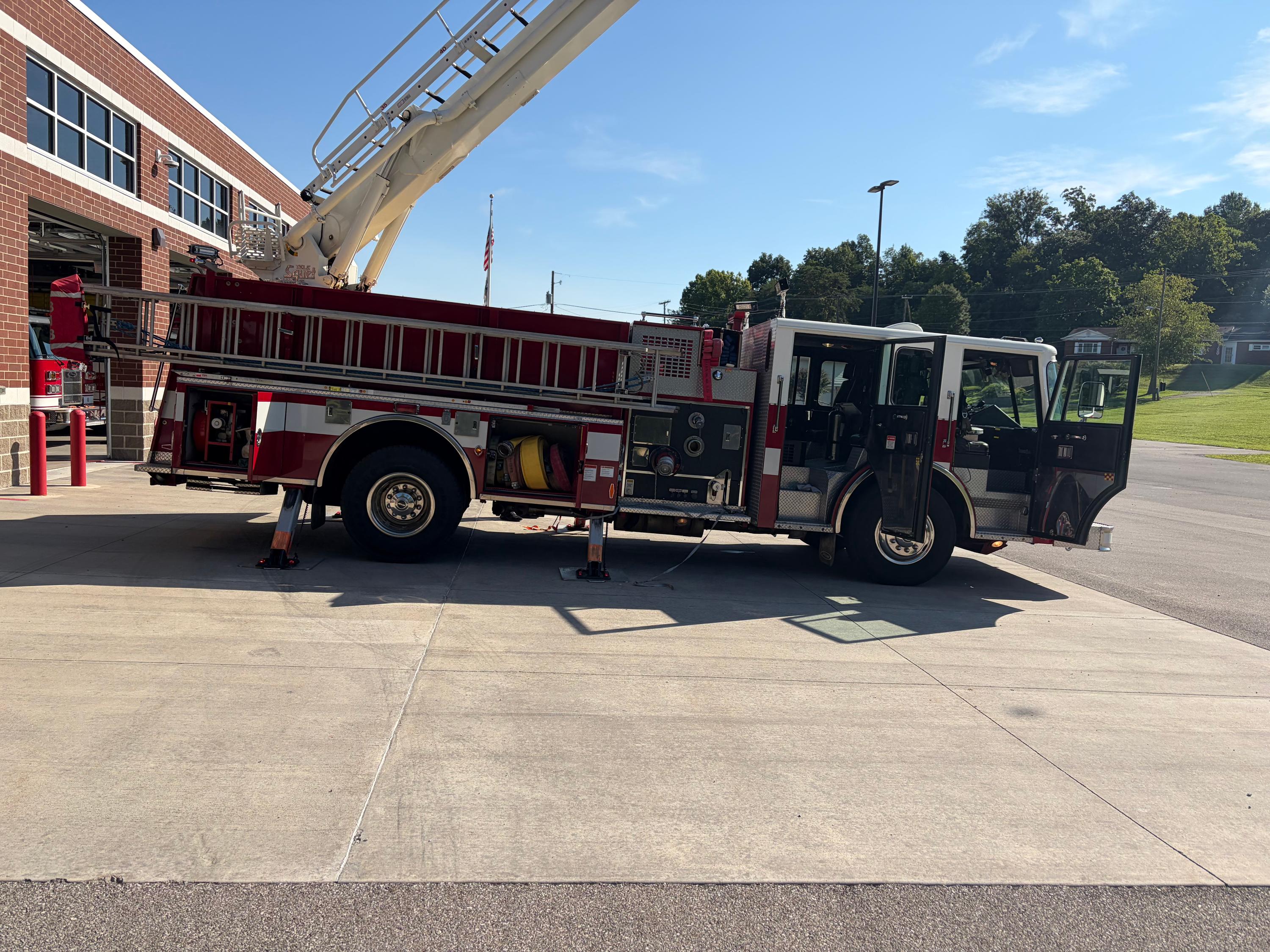 1997 Pierce Saber 65' Telesquirt - image 12