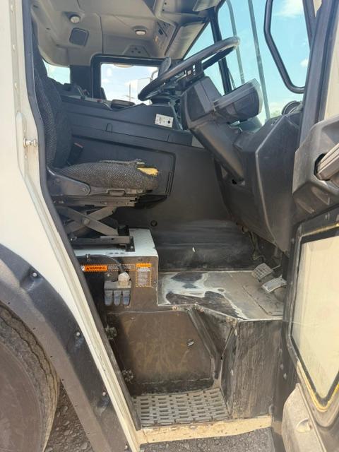 2016 Mack DaDee Automated Side Loader - image 17