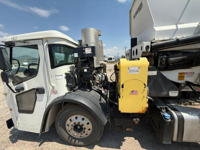 2016 Mack DaDee Automated Side Loader - image 5