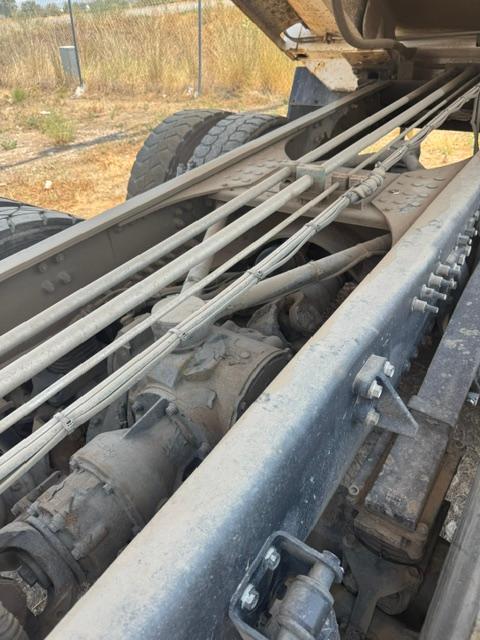 2016 Mack DaDee Automated Side Loader - image 11
