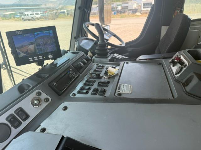 2016 Mack DaDee Automated Side Loader - image 18