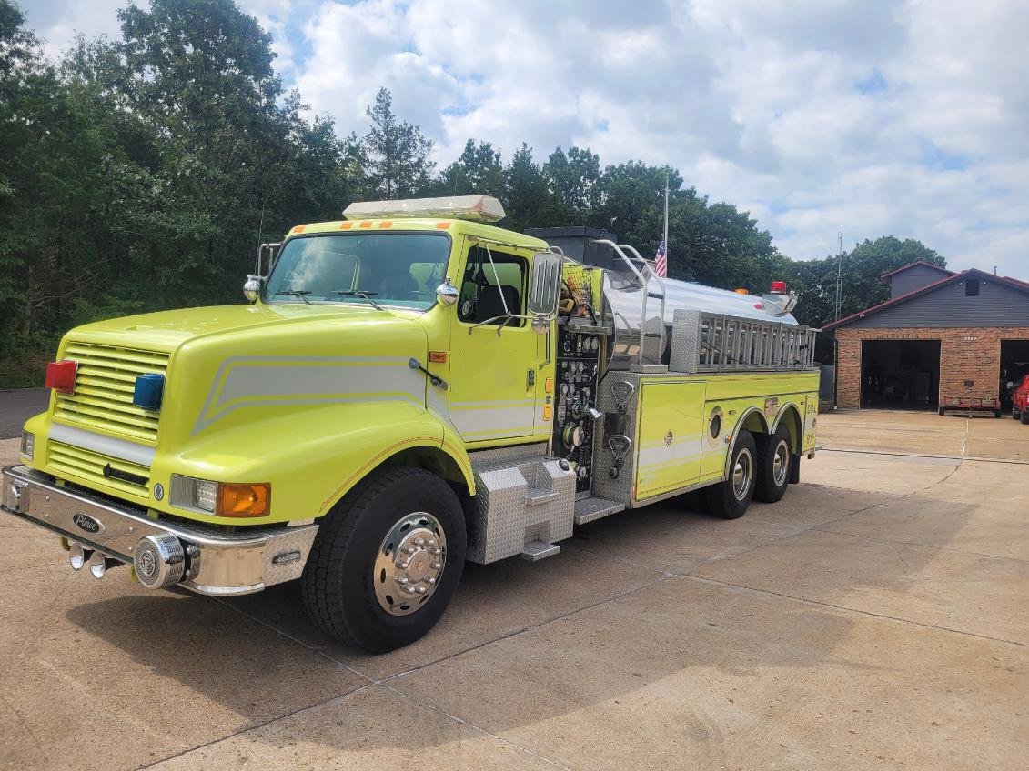 2000 Pierce International 4x4 Tanker - image 3