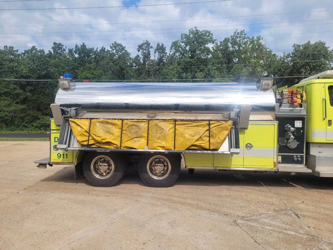 2000 Pierce International 4x4 Tanker - image 8