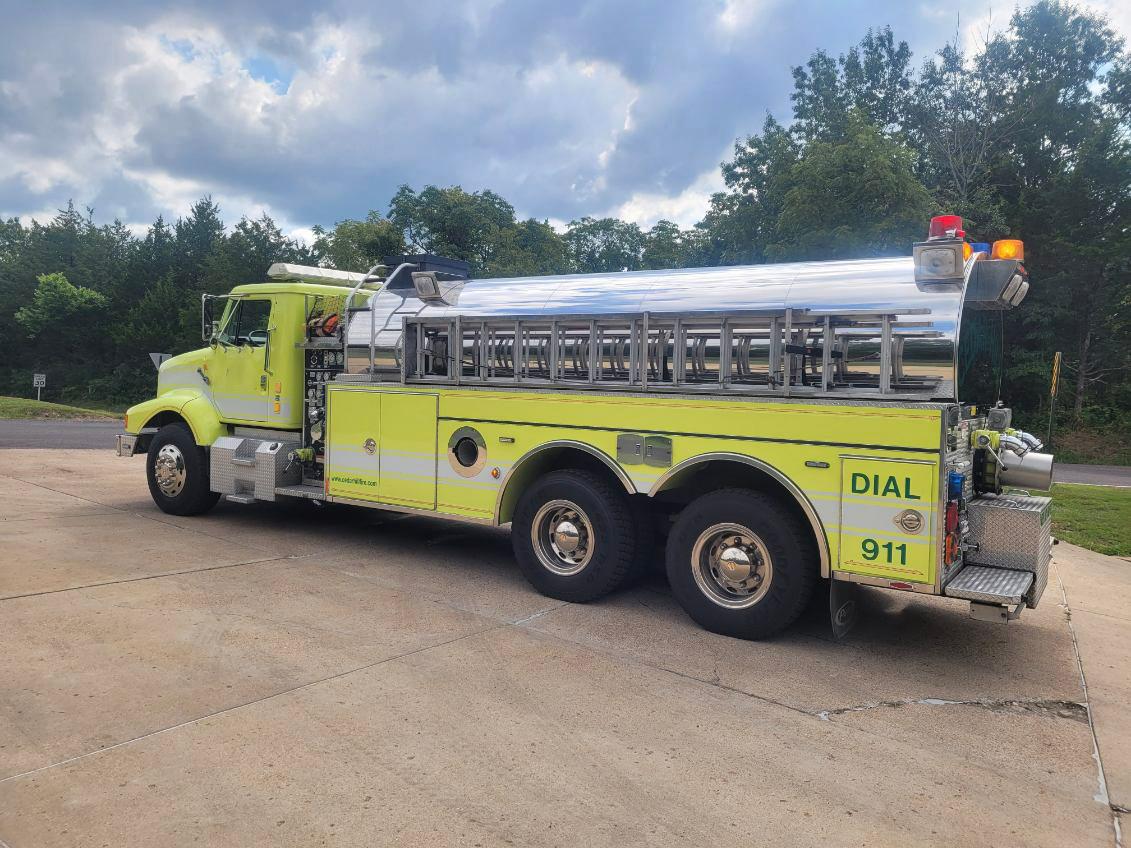 2000 Pierce International 4x4 Tanker - image 9