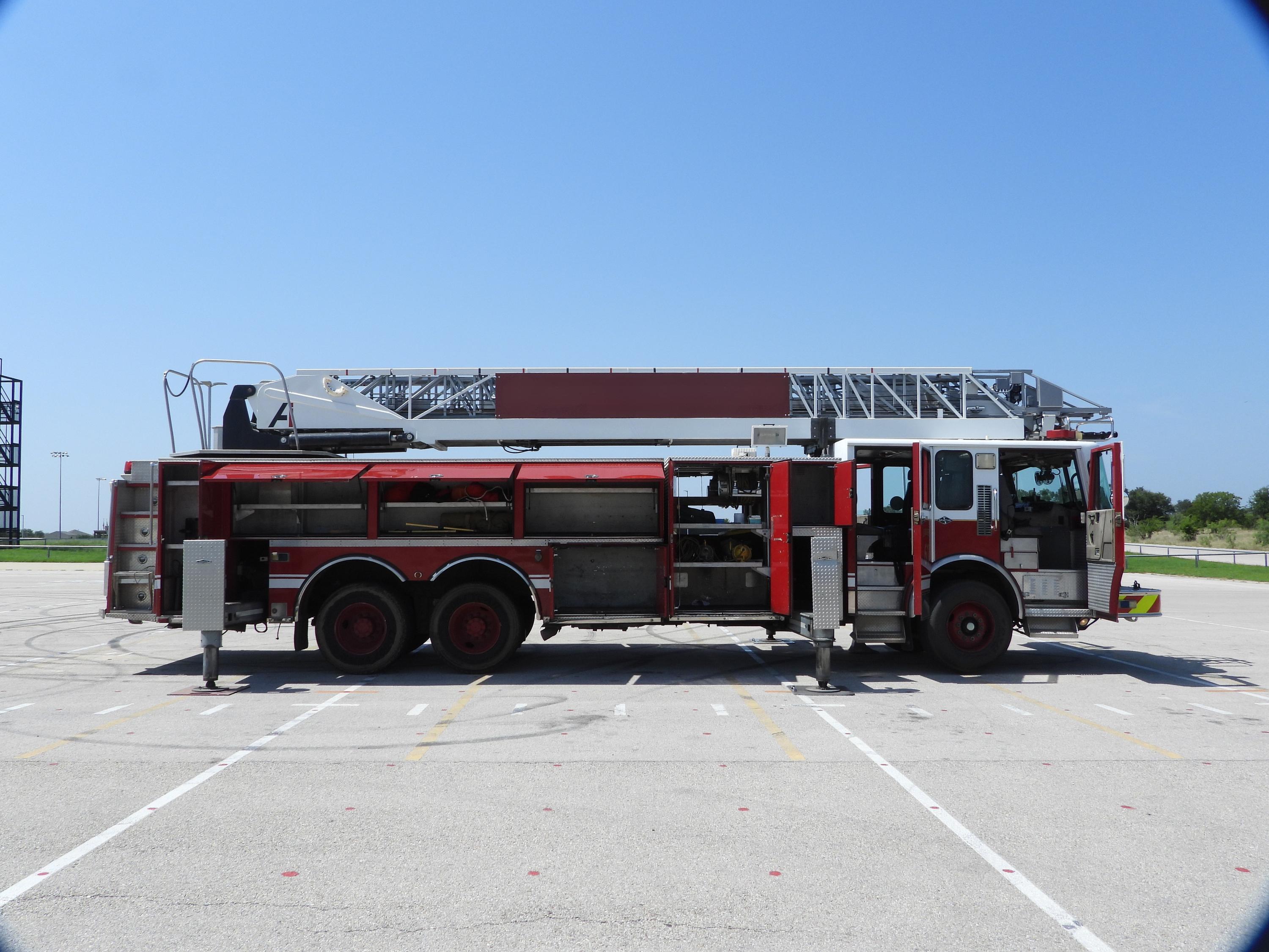 1997 Spartan 105' Aerial - image 3