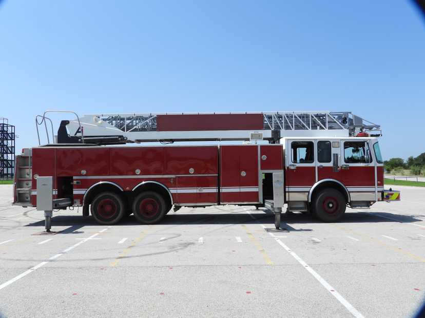 1997 Spartan 105' Aerial — photo 2