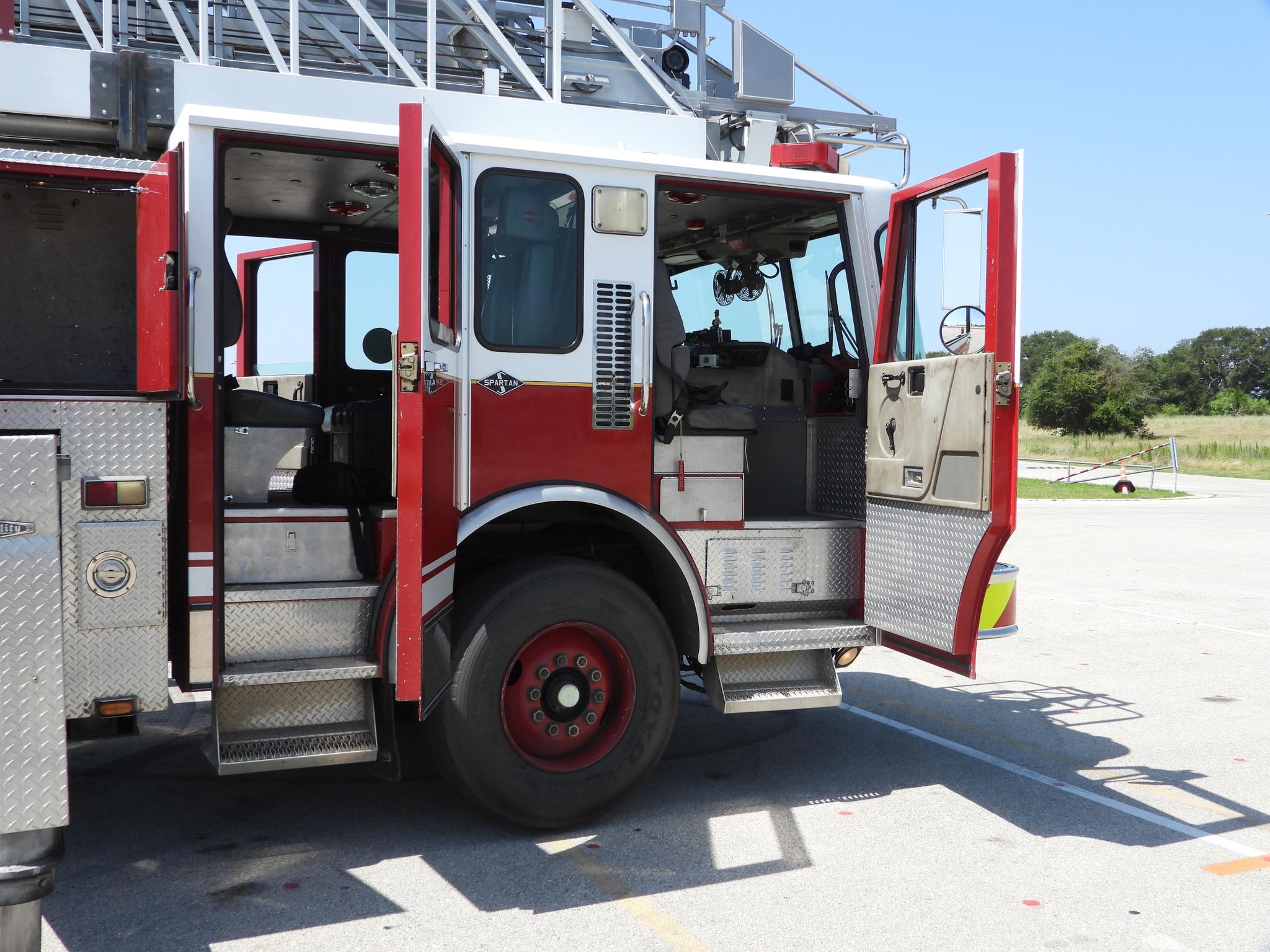 1997 Spartan 105' Aerial - image 4