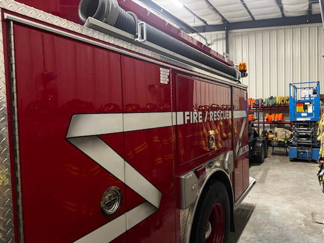 2003 Freightliner Pumper - image 2