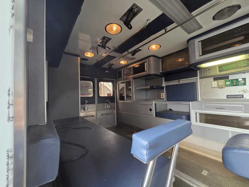 2004 MedTec Ford Type III Ambulance — photo 5