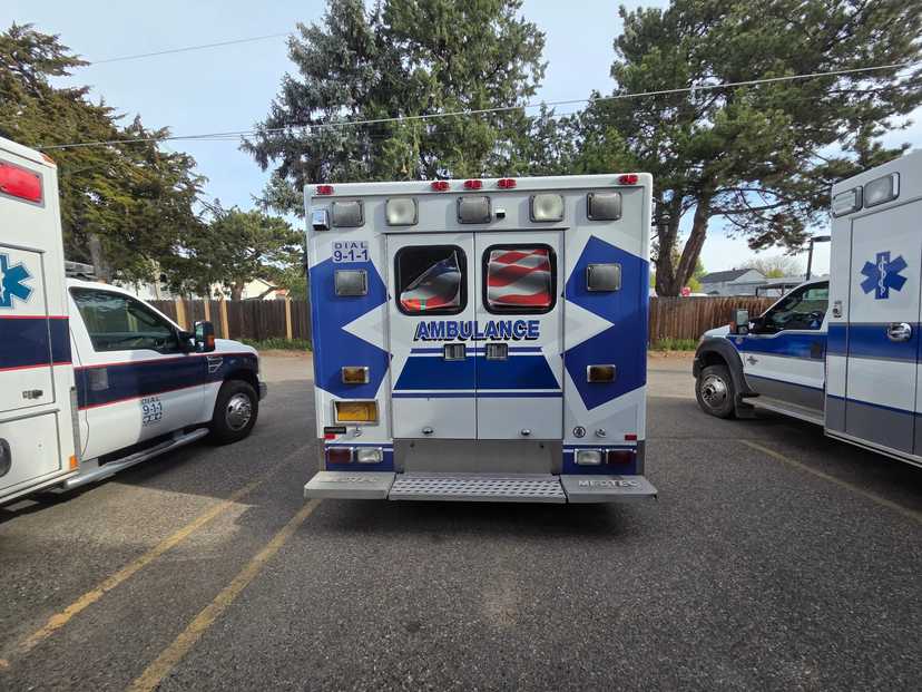 2004 MedTec Ford Type III Ambulance — photo 3