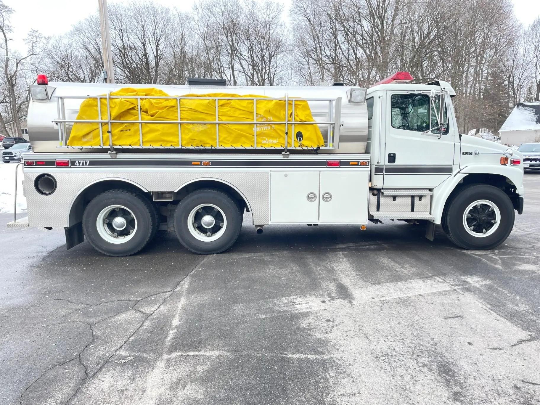 2001 S&S Freightliner Tanker - image 3