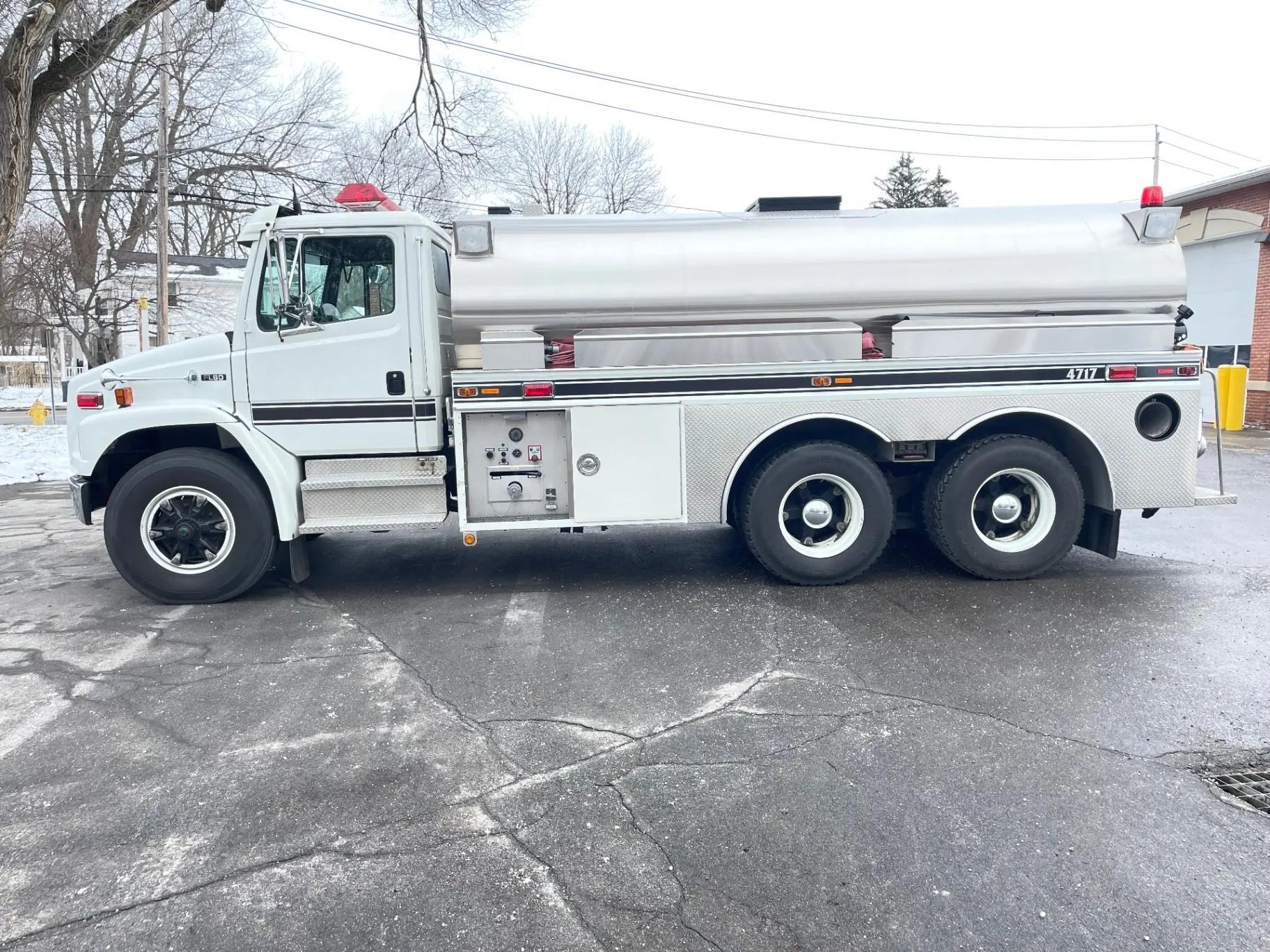 2001 S&S Freightliner Tanker - image 1