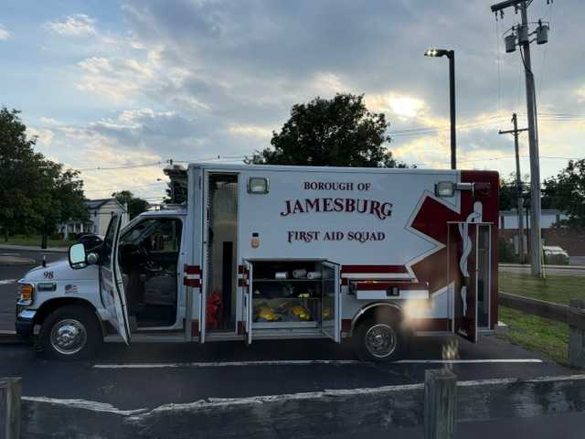 2003 Ford F-450 Type III Ambulance — photo 3