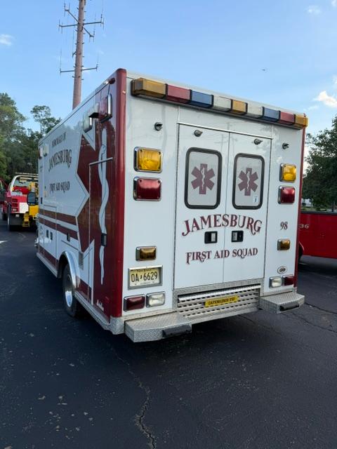 2003 Ford F-450 Type III Ambulance - image 4