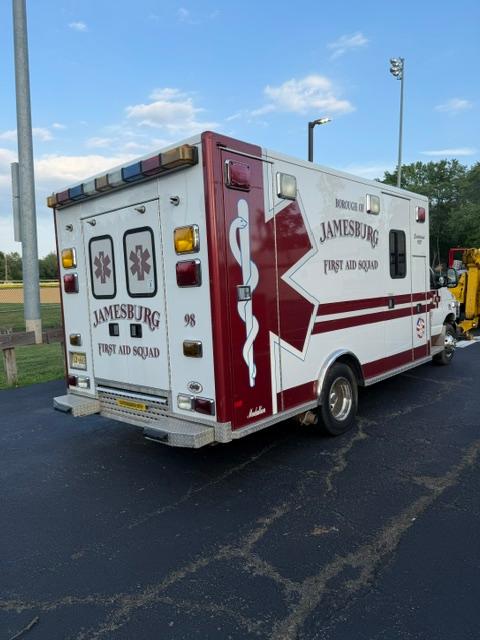 2003 Ford F-450 Type III Ambulance - image 7