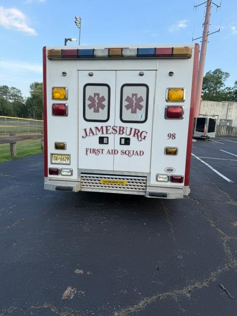 2003 Ford F-450 Type III Ambulance - image 5