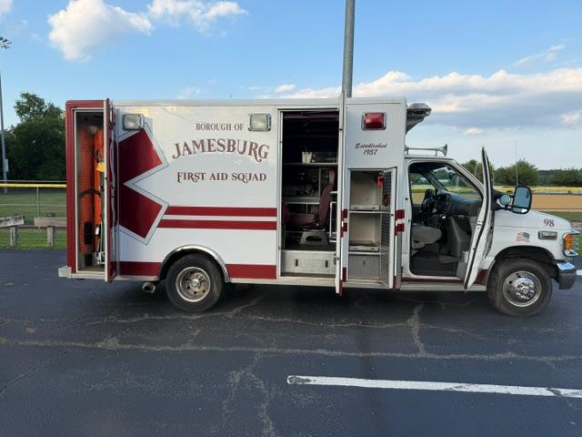 2003 Ford F-450 Type III Ambulance - image 9
