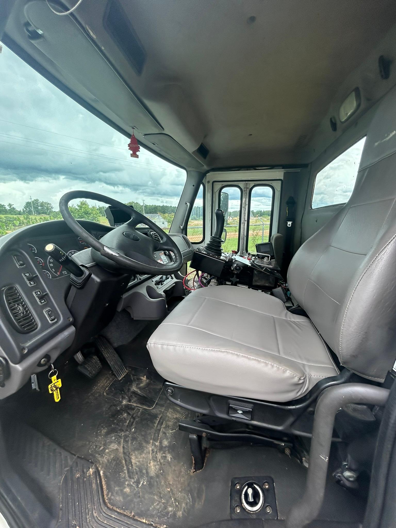 2016 Freightliner Heil Automated Side Loader - image 8