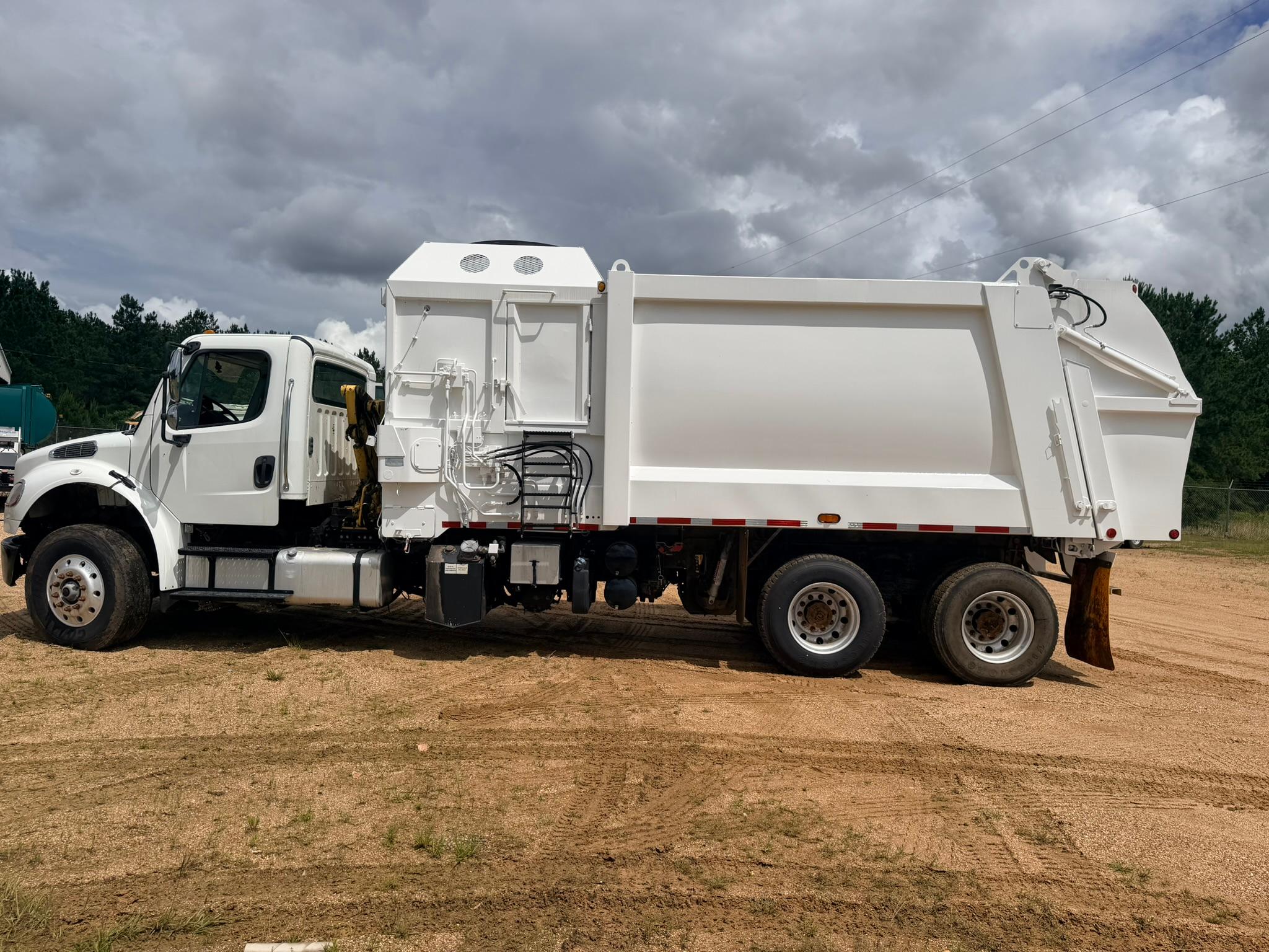 2016 Freightliner Heil Automated Side Loader - image 7
