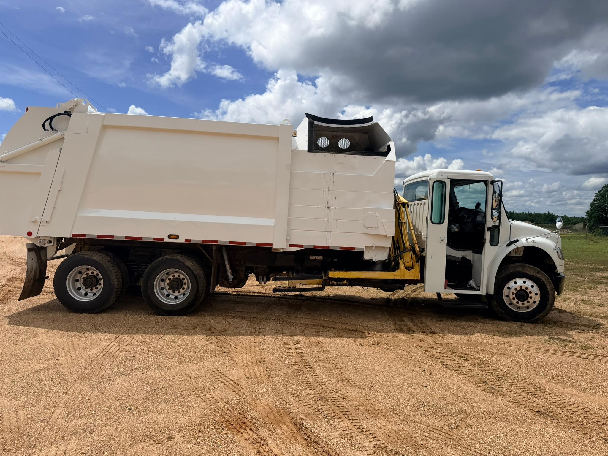 2016 Freightliner Heil Automated Side Loader - image 5
