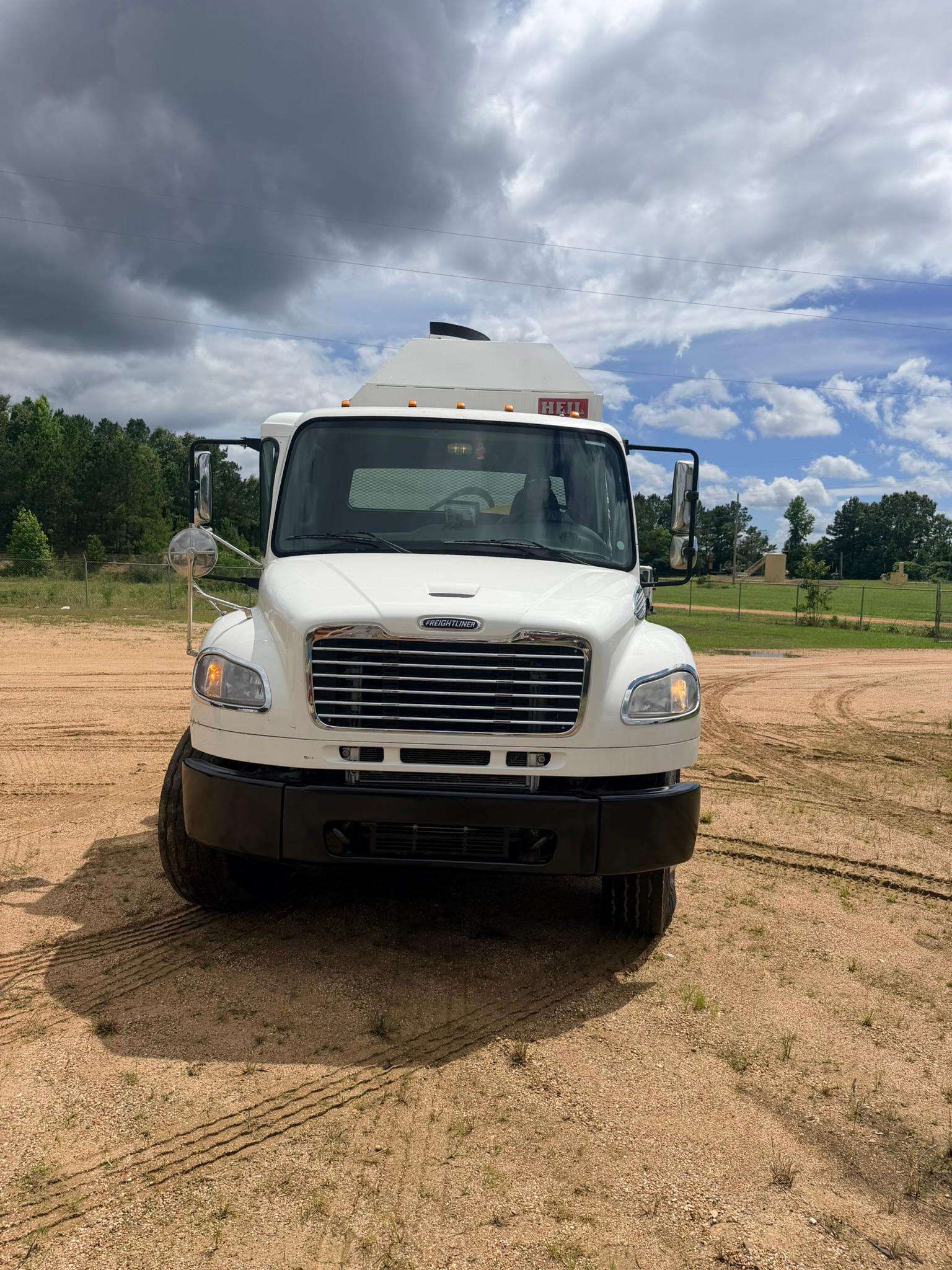 2016 Freightliner Heil Automated Side Loader - image 2