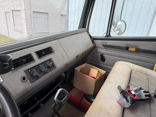 2000 Freightliner FL60 w/ 20,000lb Cable Hoist & 2004 16,000lb Cable Trailer - image 4