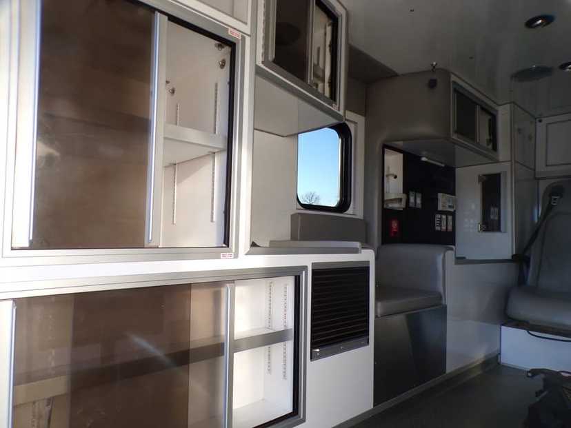2009 AEV Chevrolet Type III Ambulance — photo 7