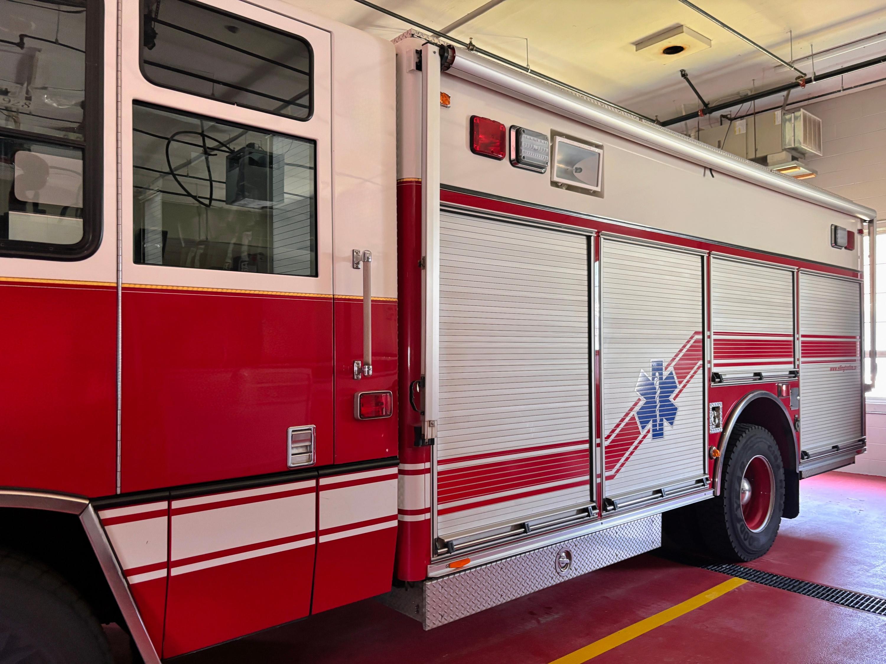 2001 Pierce Heavy Rescue - image 9