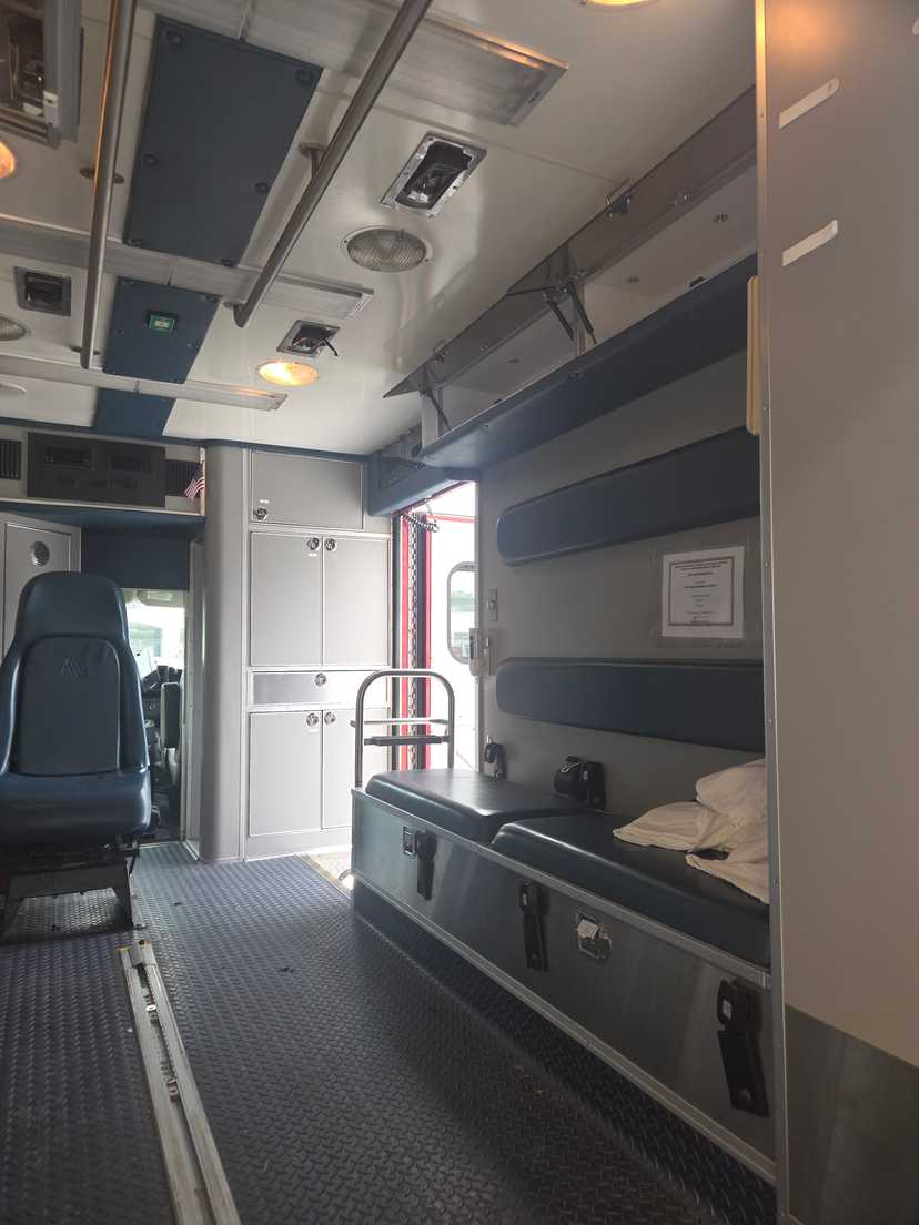 2010 Chevrolet Type III Ambulance — photo 5