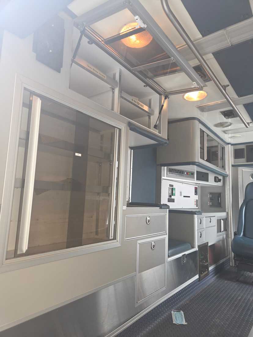 2010 Chevrolet Type III Ambulance — photo 4