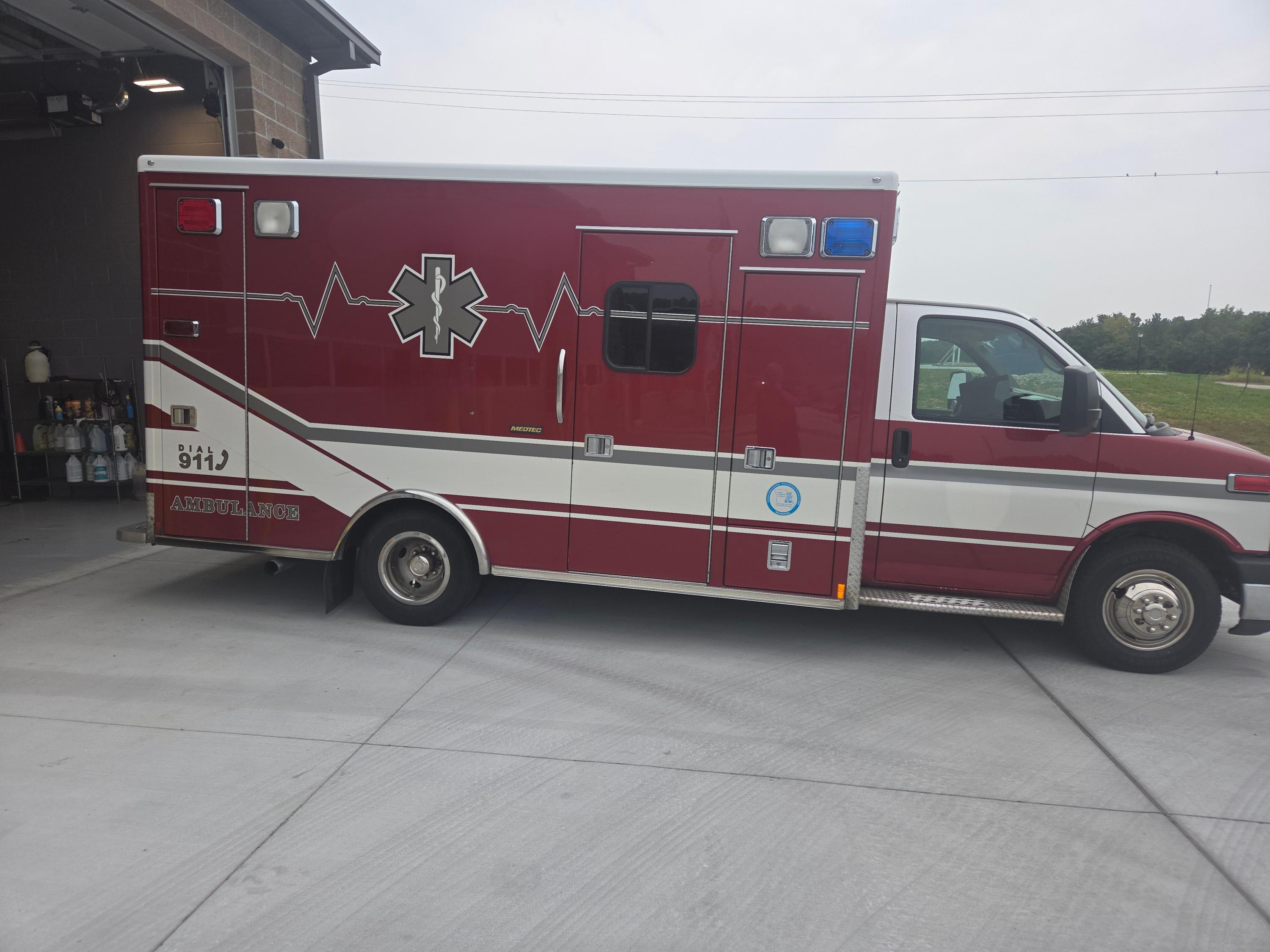 2010 Chevrolet Type III Ambulance - image 3