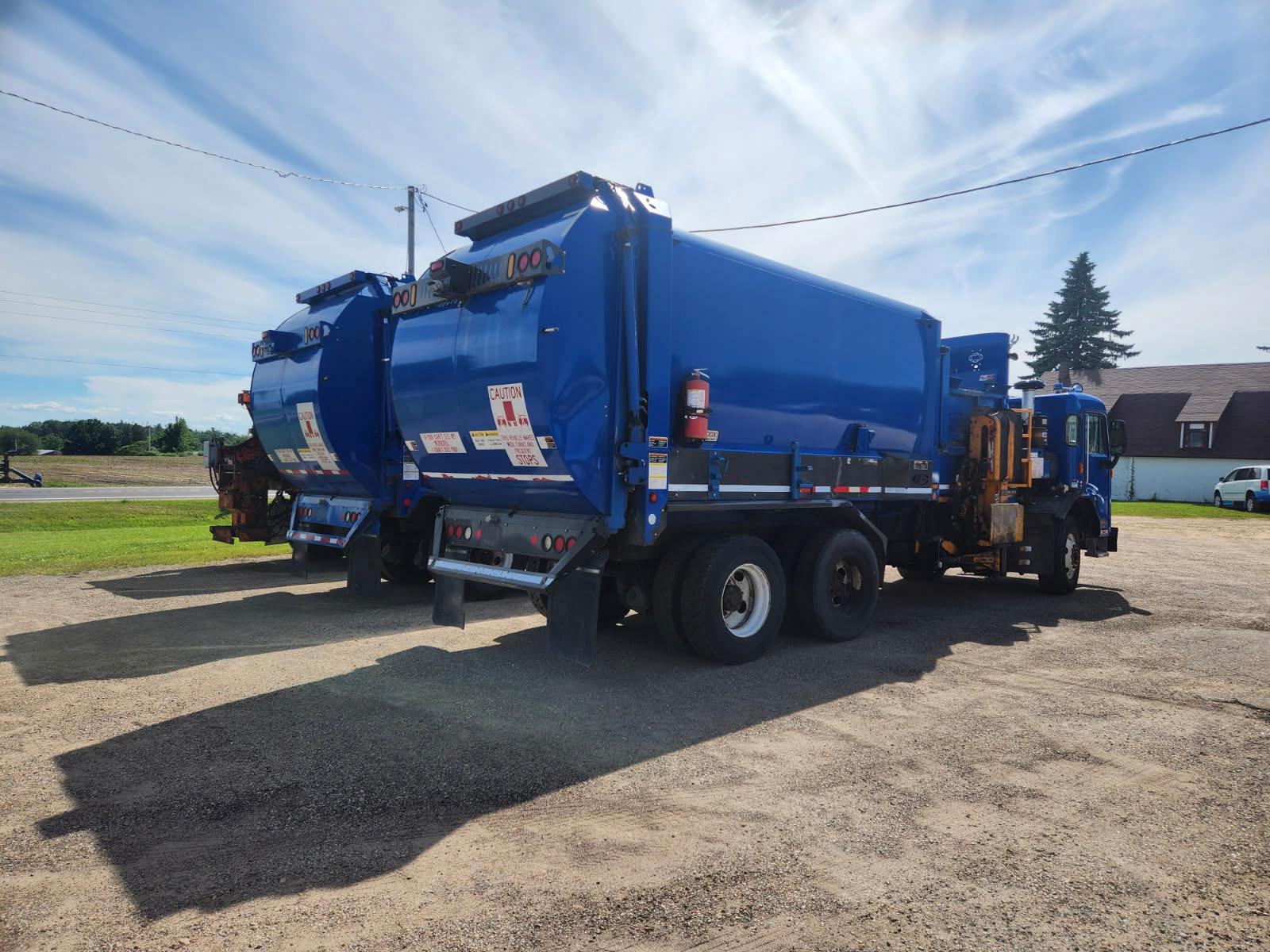 2015 Peterbilt Labrie Automated Side Loader - image 4