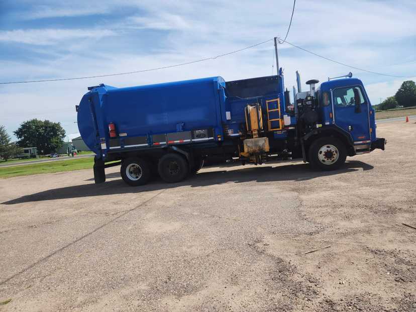2015 Peterbilt Labrie Automated Side Loader