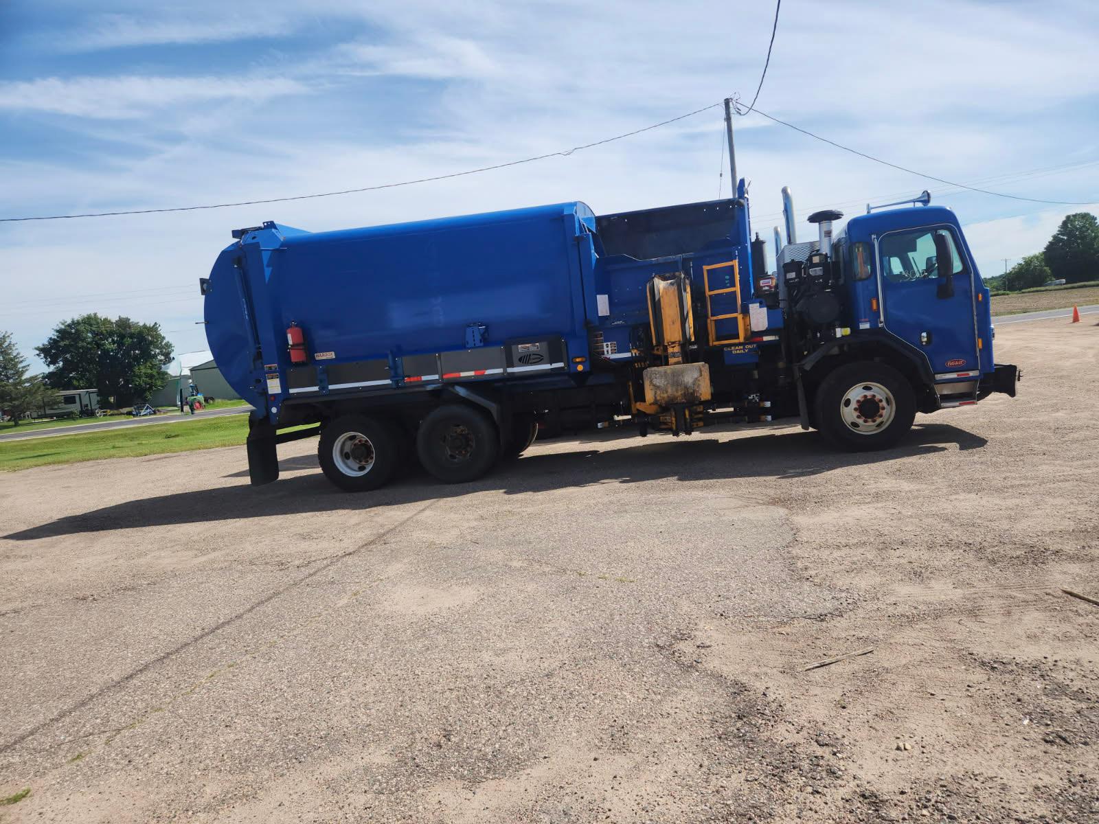 2015 Peterbilt Labrie Automated Side Loader - image 1