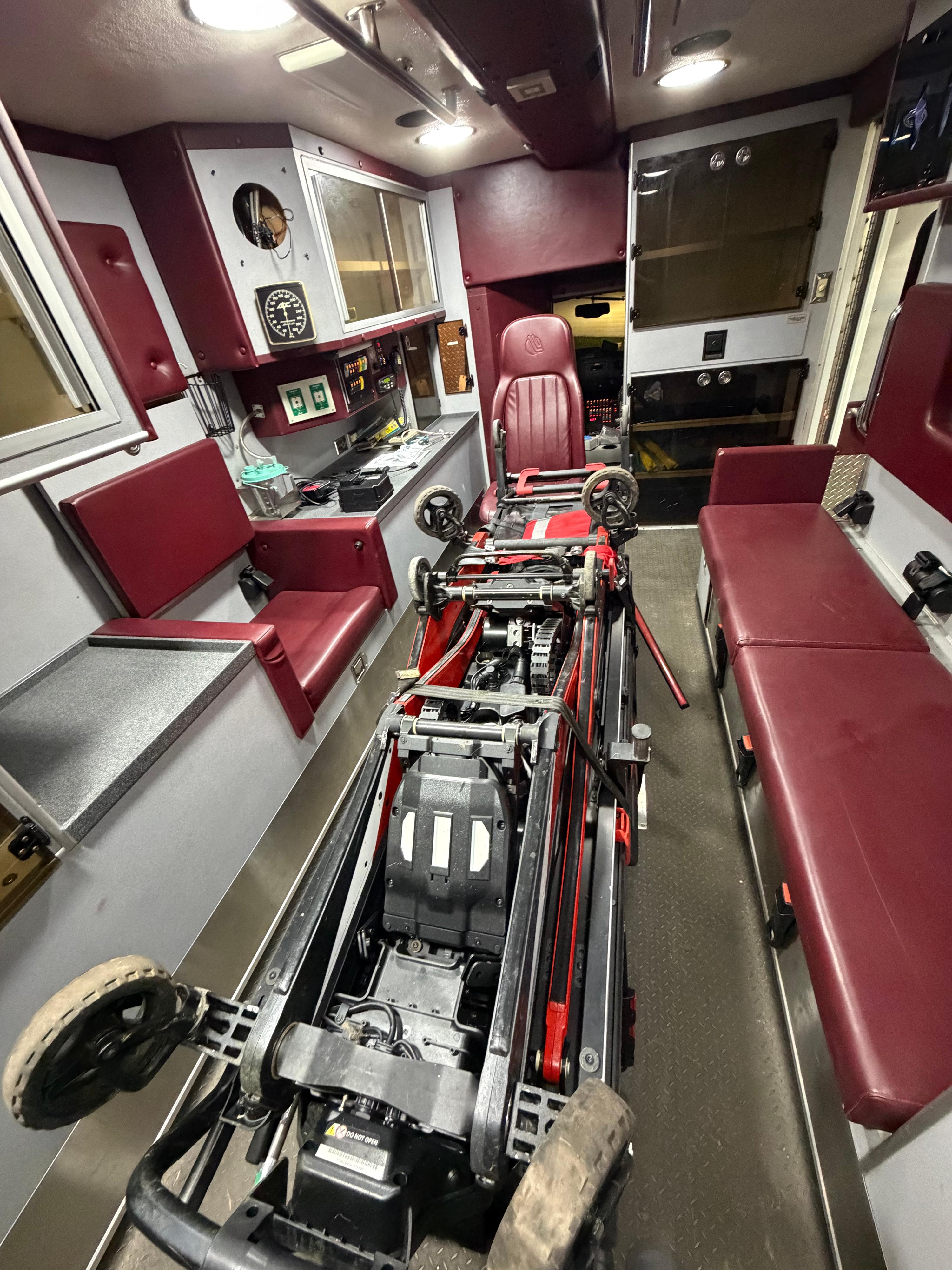 2016 PL-Custom Ford Type III Ambulance - image 7