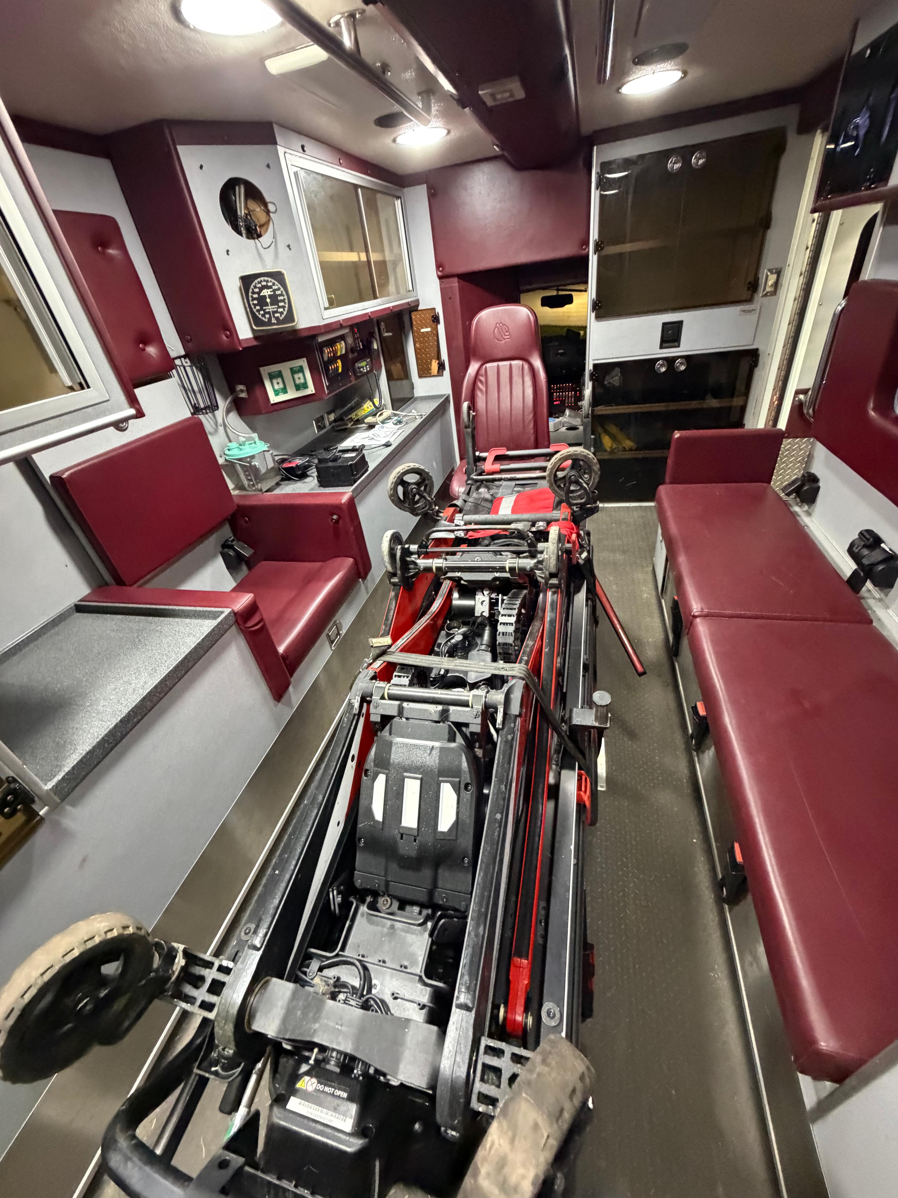 2016 PL-Custom Ford Type III Ambulance - image 9
