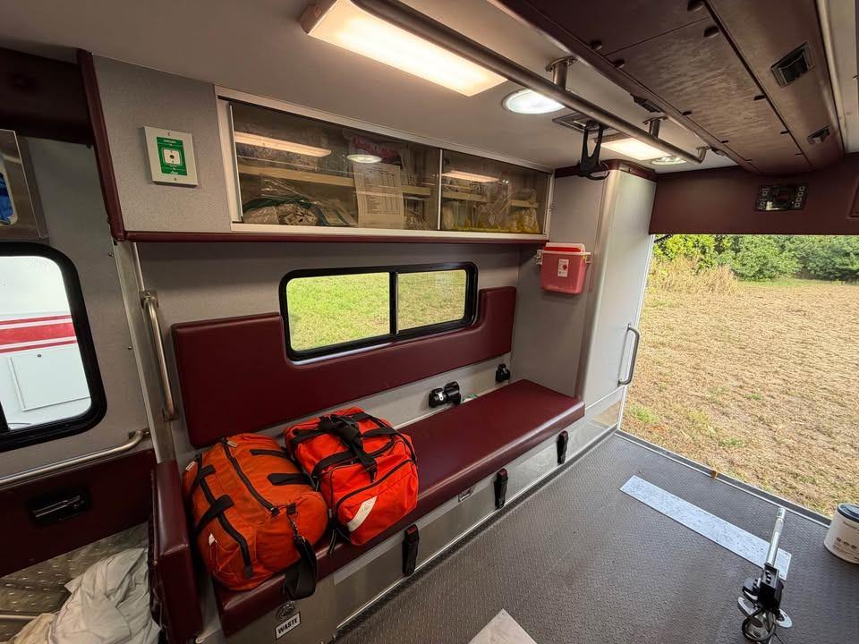2018 PL-Custom Ford Type III Ambulance - image 9