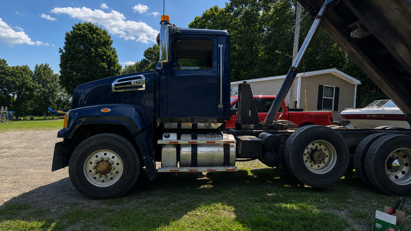 2019 Western Star 4700SB Dump Truck — photo 4