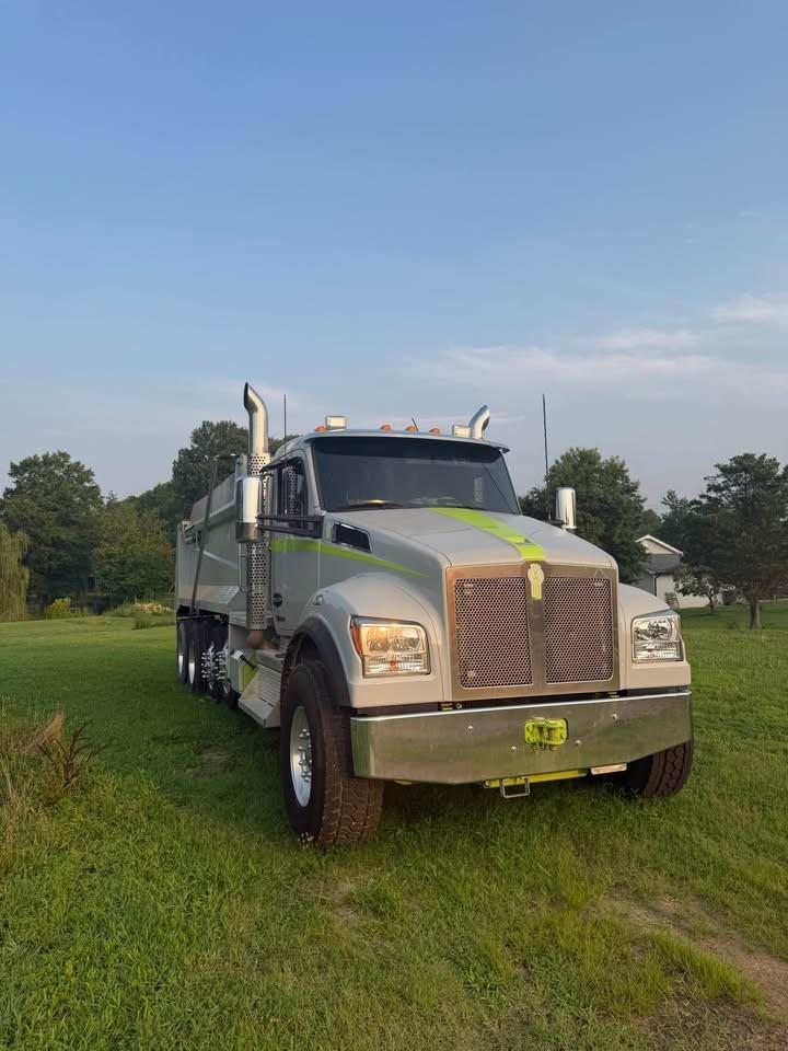 2025 Kenworth t880 Dump Truck - image 3